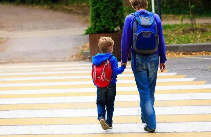 غرامة للآباء الذين يصطحبون أبناءهم من المدرسة في هولاندا!! 2 07 parent école enfants