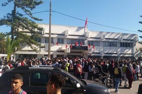 1541602404 132 تلاميذ يقاطعون الدراسة وينتفضون ضد التوقيت الجديد بـquotمقارينشquot