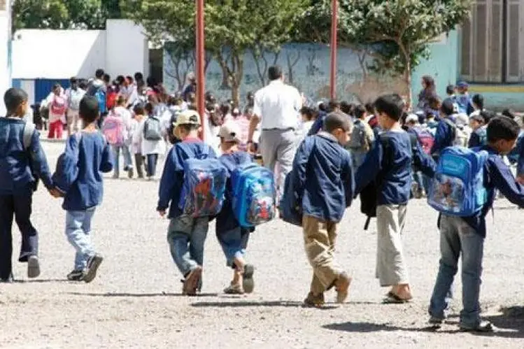 تلميذة بمرتيل تتعرض لبتر أصبعين من يديها 1 مطلب باستفادة تلاميذ بدون هوية من quotتيسيرquot