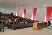 1549389621 احتجاجات على فرض رسوم مرتفعة على الطلبة الموظفين.. وأمزازي يُبرِّر