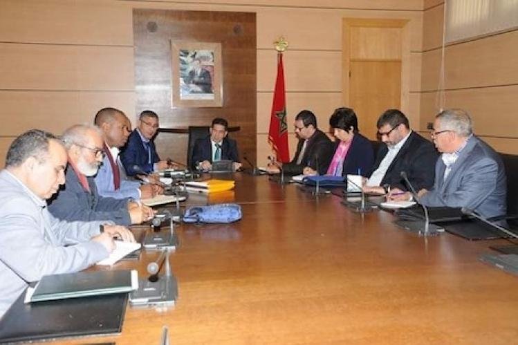 يفشلُ في تفادي quotشبح الإضرابquot ويتشبث بالتوظيف الجهوي