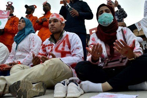 1556232615 252 مسيرة المتعاقدين بالرباط .. أصفار وأفواه مكممة ووزرات ملطخة