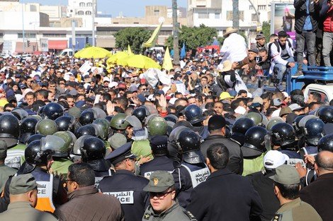 1580411285 150 السلطات تمنع quotأساتذة التعاقدquot من وصول القصر الملكي بالبيضاء