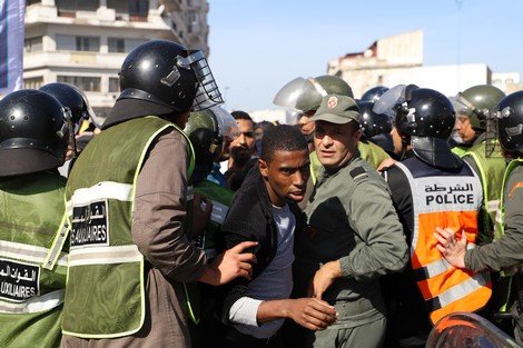 1580411285 91 السلطات تمنع quotأساتذة التعاقدquot من وصول القصر الملكي بالبيضاء