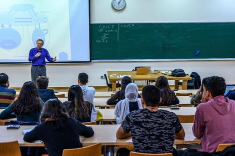 أساتذة الجامعات ترفض خفض ميزانية التعليم